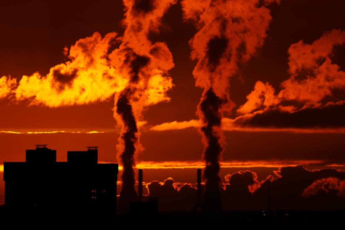 Un estudio afirma que empresas petroleras como YPF son responsables de olas de calor extremo